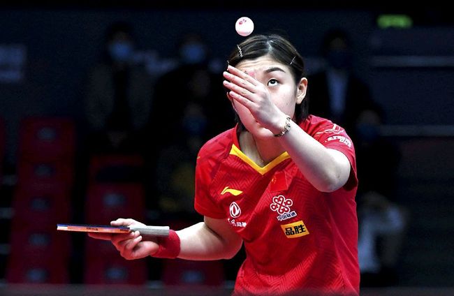 爵士中锋争夺战升级！勇士4换1方案曝光，库里施压补强最后一搏