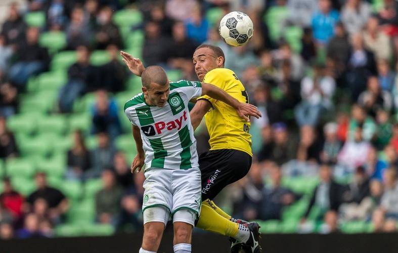 官宣前先看场球，什琴斯尼现场观看巴萨欧冠比赛